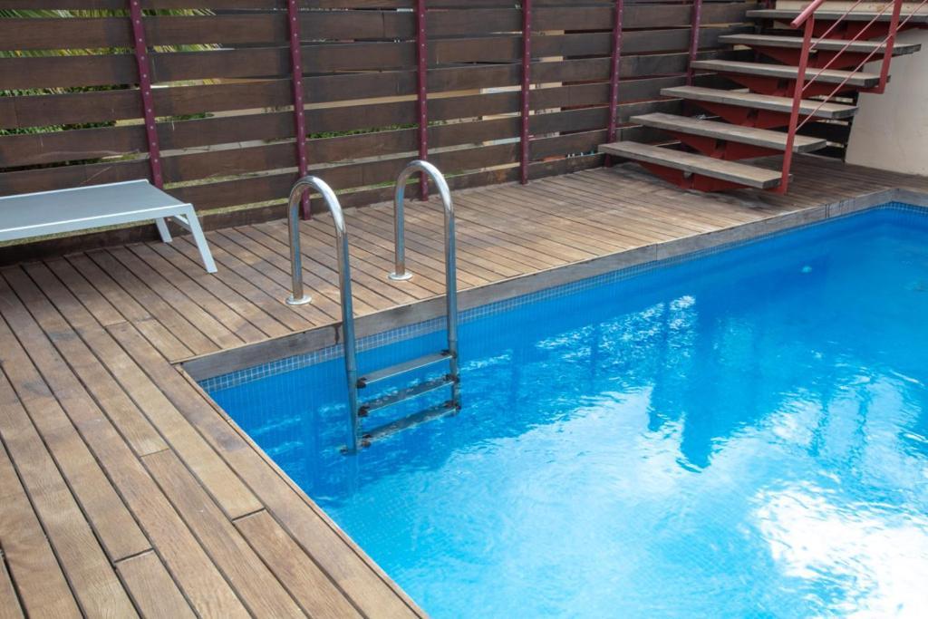 Private Pool Luxurious Villa With Mountain Views エステポナ エクステリア 写真