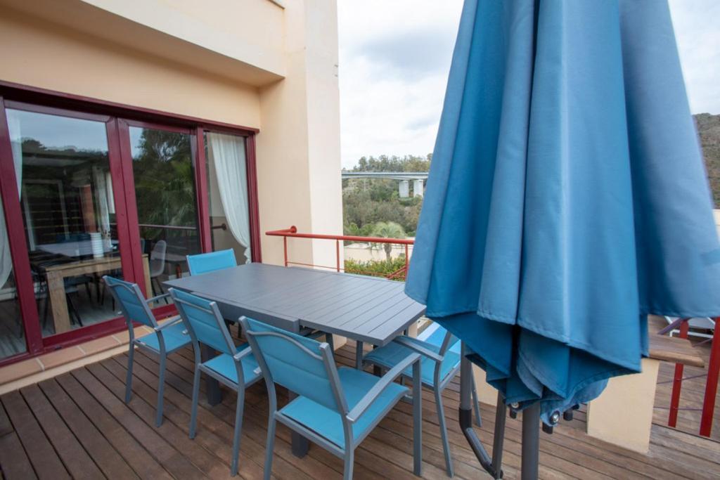 Private Pool Luxurious Villa With Mountain Views エステポナ エクステリア 写真